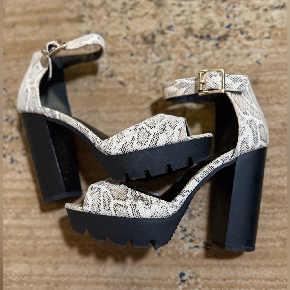 Snake Print Ankle Strap Heels size 6 heels 4’inch Charlotte Russe - Picture 5 of 16